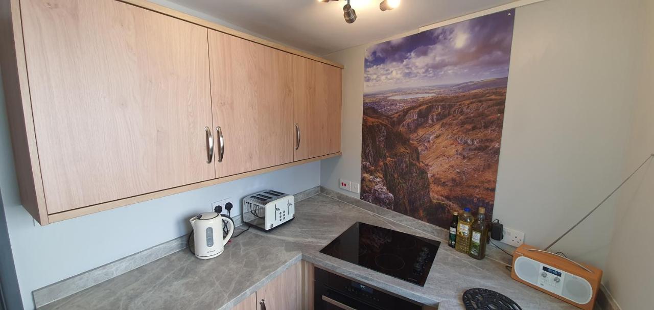 Cheddar Village Apartment Bagian luar foto