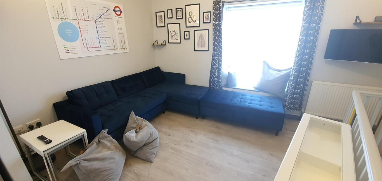 Cheddar Village Apartment Bagian luar foto