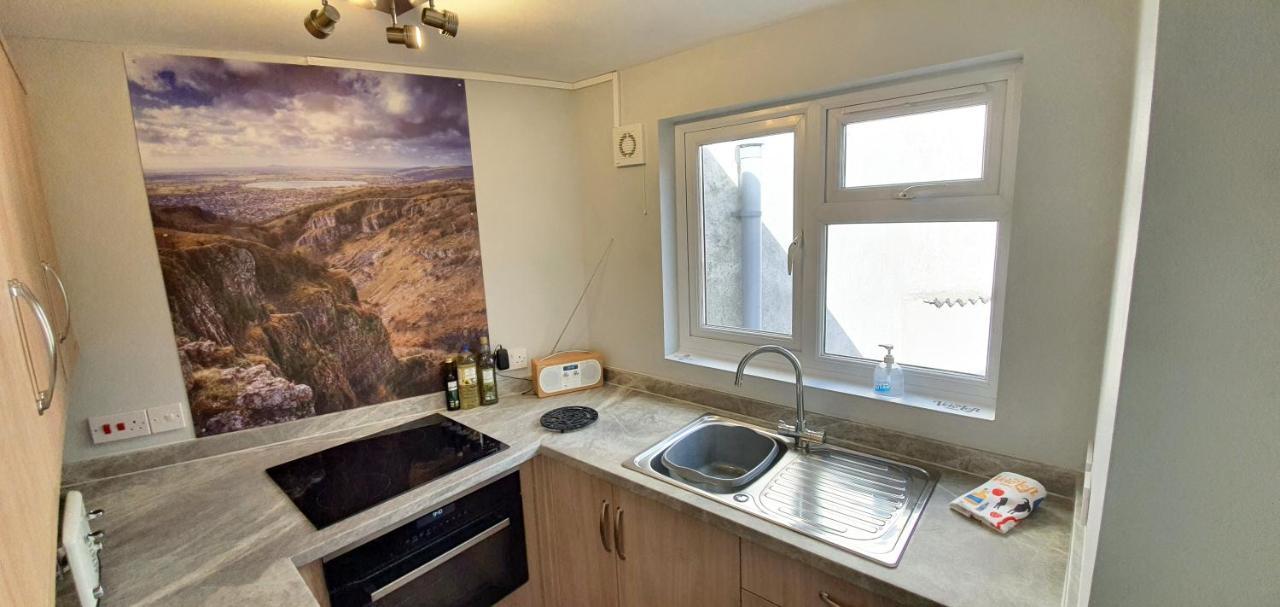 Cheddar Village Apartment Bagian luar foto