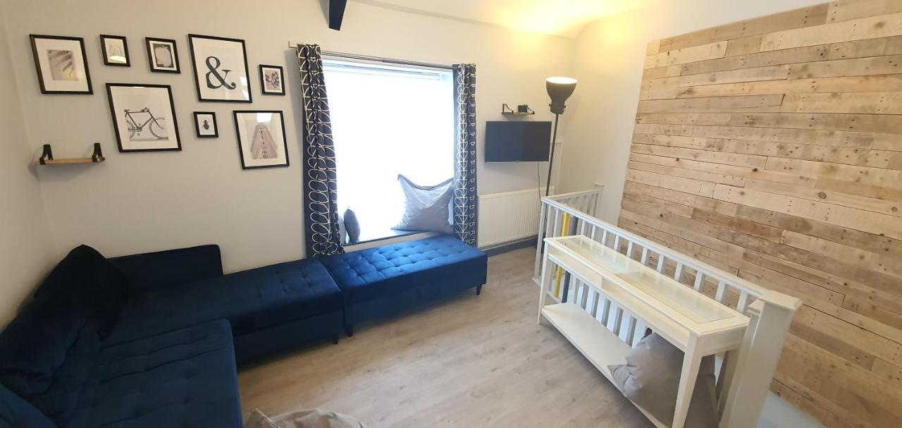 Cheddar Village Apartment Bagian luar foto