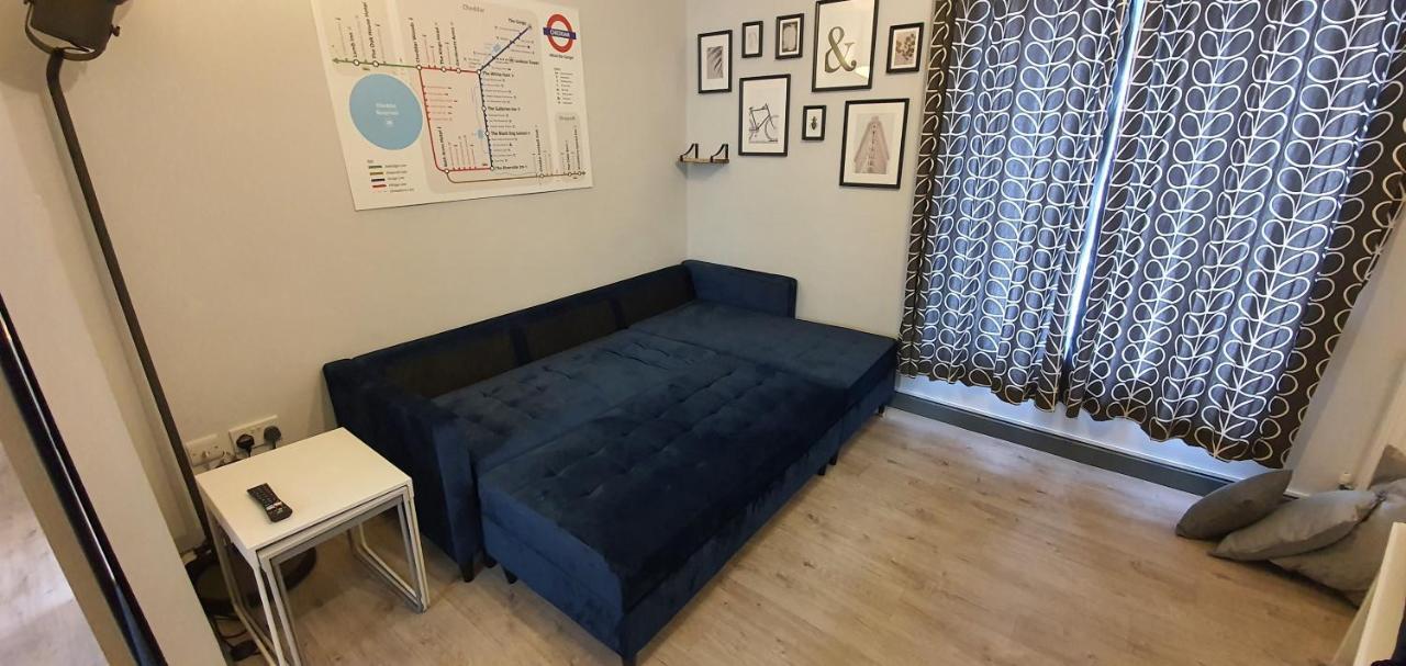 Cheddar Village Apartment Bagian luar foto